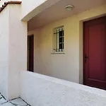 Studio Apartment *